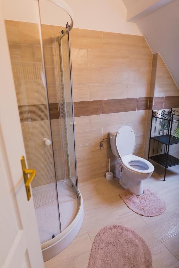 Hotel Rozsakert Vendeghaz Romhány Exteriér fotografie