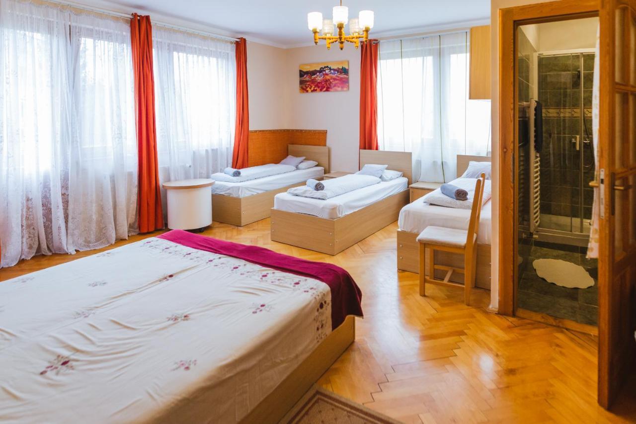 Hotel Rozsakert Vendeghaz Romhány Exteriér fotografie